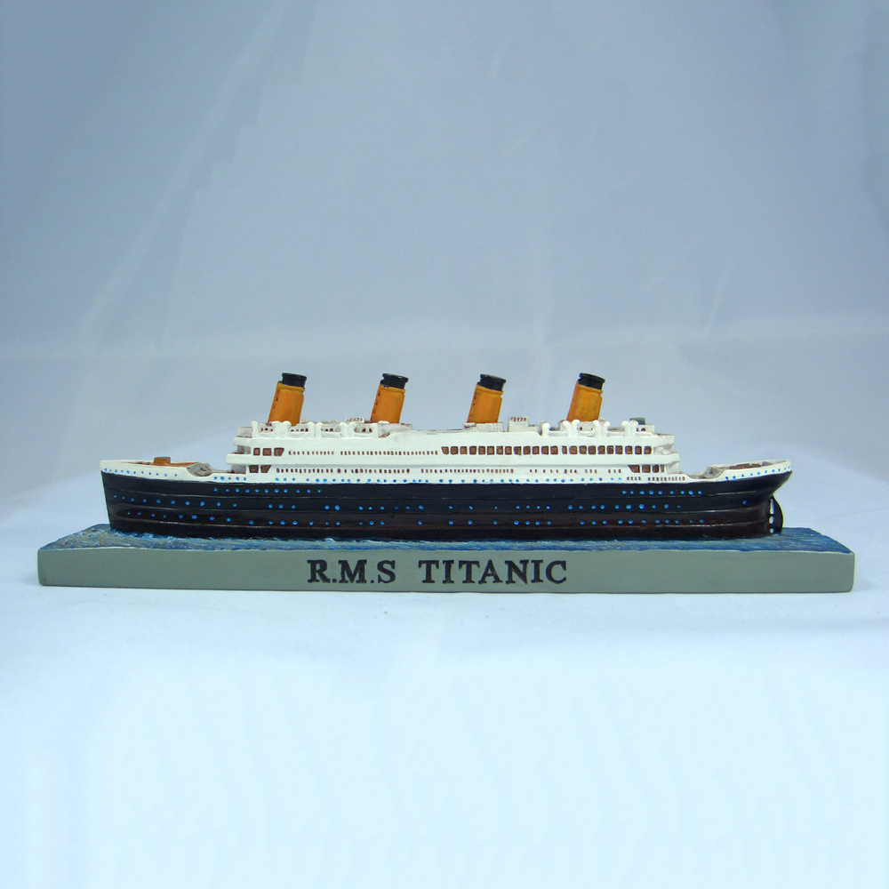 R.M.S Titanic Cruise Ship Resin Model – Exquisite Ship Model Ornament, Customizable